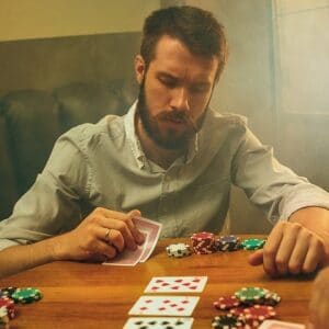 Top 5 mãos de poker que complicam o jogo de iniciantes